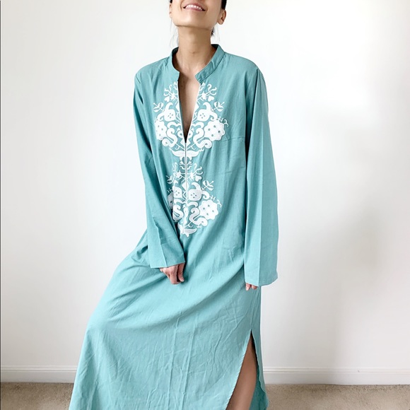 EMBROIDERED RESORT MAXI DRESS - Picture 3 of 8